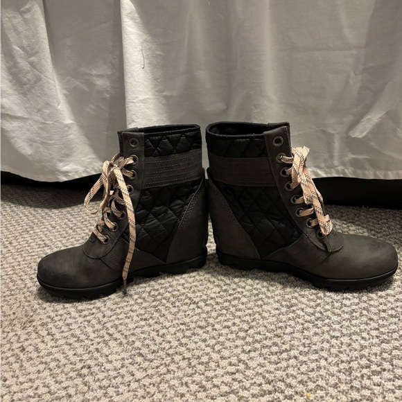 Sorel Lexie Quilted Leather Wedge Boots Dark Slate Ardoise Sombre Size 7.5 - Picture 3 of 10